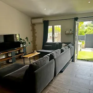  Hébergement de vacances Magnifique Maison Avec Jardin France